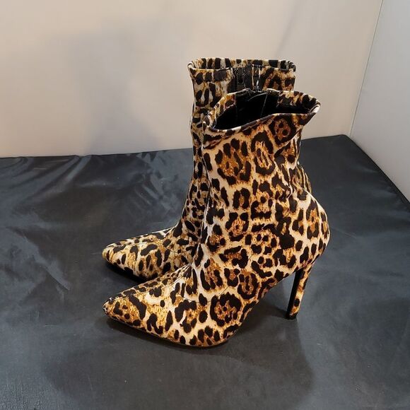 SO ME LEOPARD POINTED TOE SIDE ZIP CLOSURE ANKLE BOOT - Picture 6 of 14